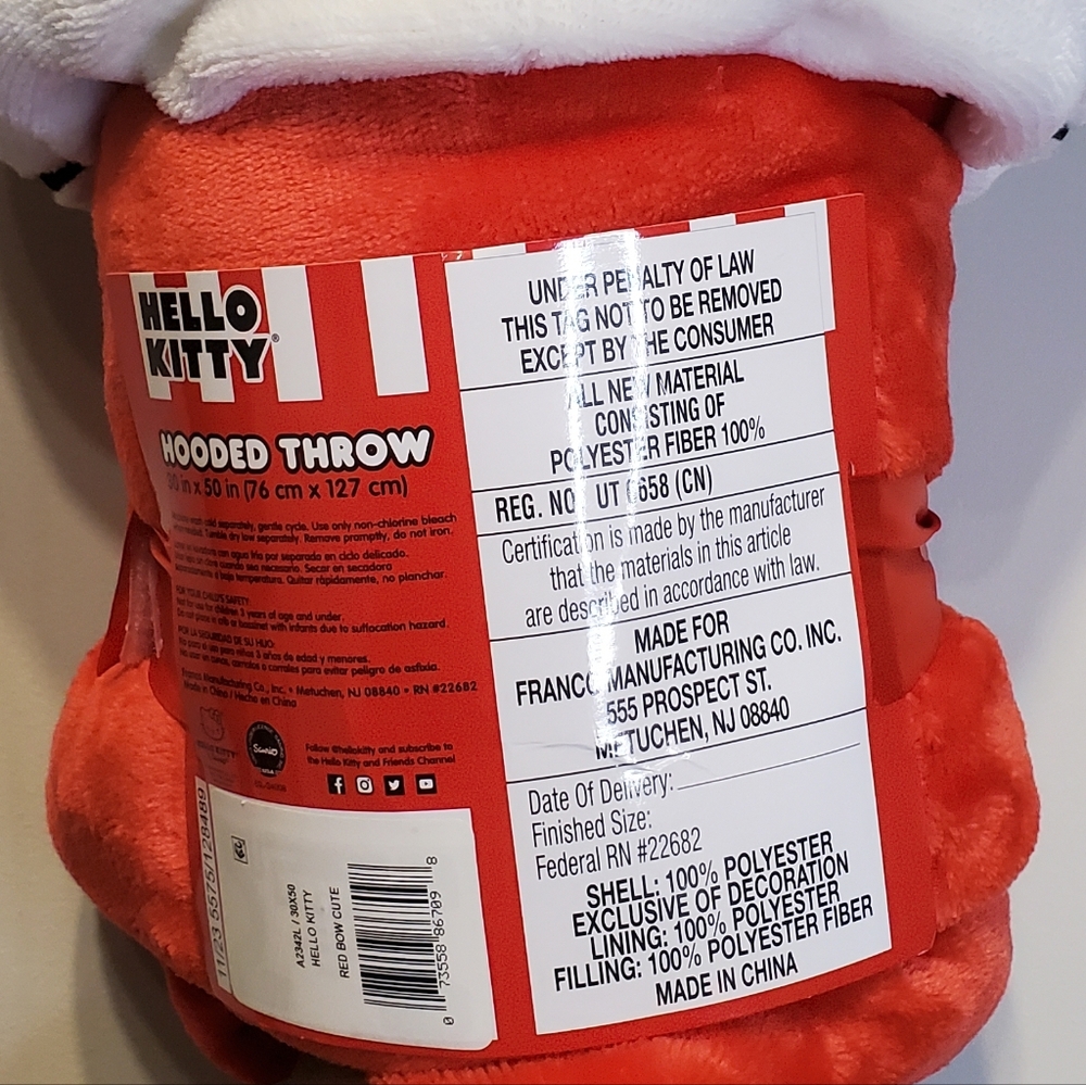 161. NWT - Hello Kitty Hooded Throw W/ Pockets - Picture 4 of 4